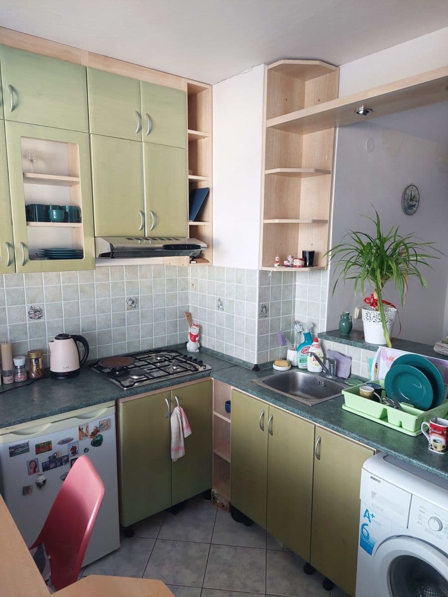 Prenájom bytu 1-izbový 35 m², Stred, Považská Bystrica, Trenčiansky kraj Prenájom bytu 1-izbový 35 m², Stred, Považská Bystrica, Trenčiansky kraj