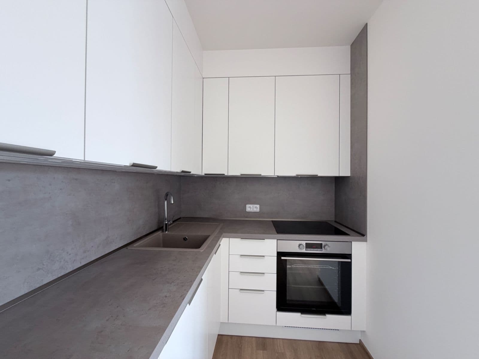 Prenájom bytu 1-izbový 38 m², Nádražní, Kralupy nad Vltavou, Středočeský kraj Prenájom bytu 1-izbový 38 m², Nádražní, Kralupy nad Vltavou, Středočeský kraj
