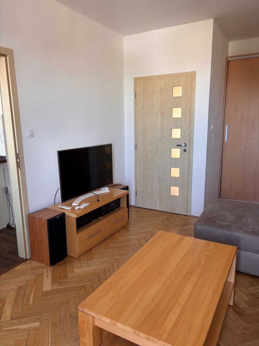 Prenájom bytu 2-izbový 56 m², Bludovická, Praha, Praha Prenájom bytu 2-izbový 56 m², Bludovická, Praha, Praha