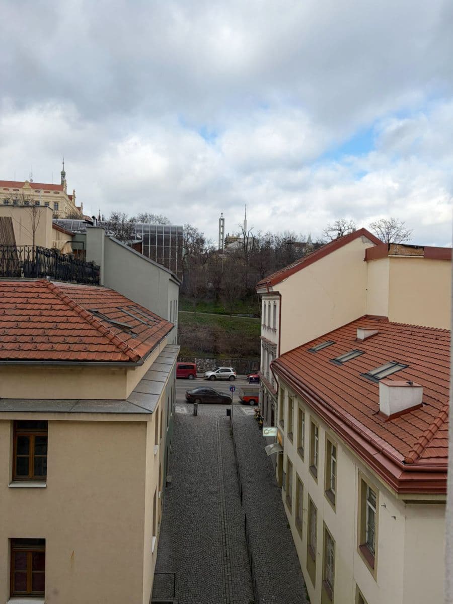Prenájom bytu 3-izbový 84 m², Krymská, Praha, Praha Prenájom bytu 3-izbový 84 m², Krymská, Praha, Praha