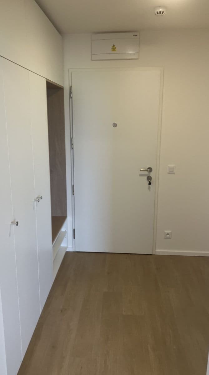 Prenájom bytu 1-izbový 44 m², U Golfu, Praha, Praha Prenájom bytu 1-izbový 44 m², U Golfu, Praha, Praha