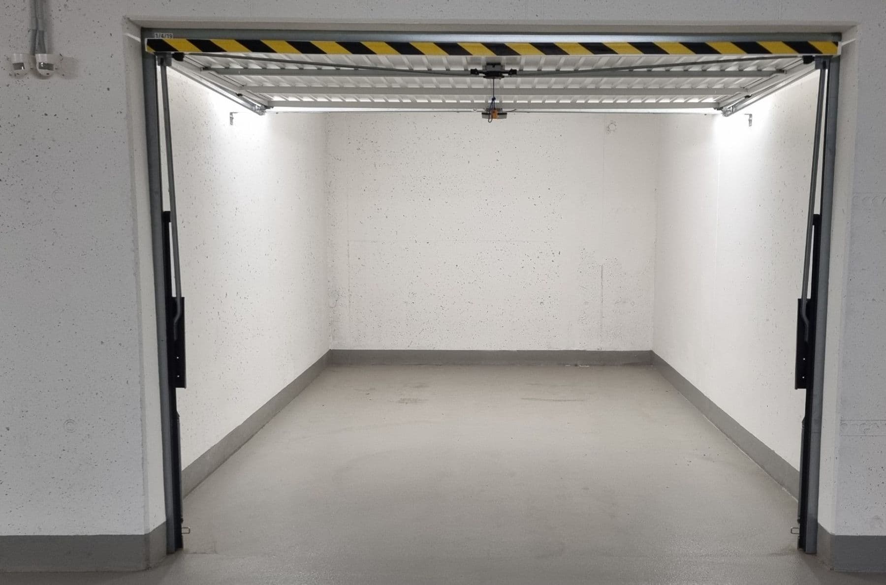 Prenájom garáže 18 m², Domalípova, Praha, Praha Prenájom garáže 18 m², Domalípova, Praha, Praha