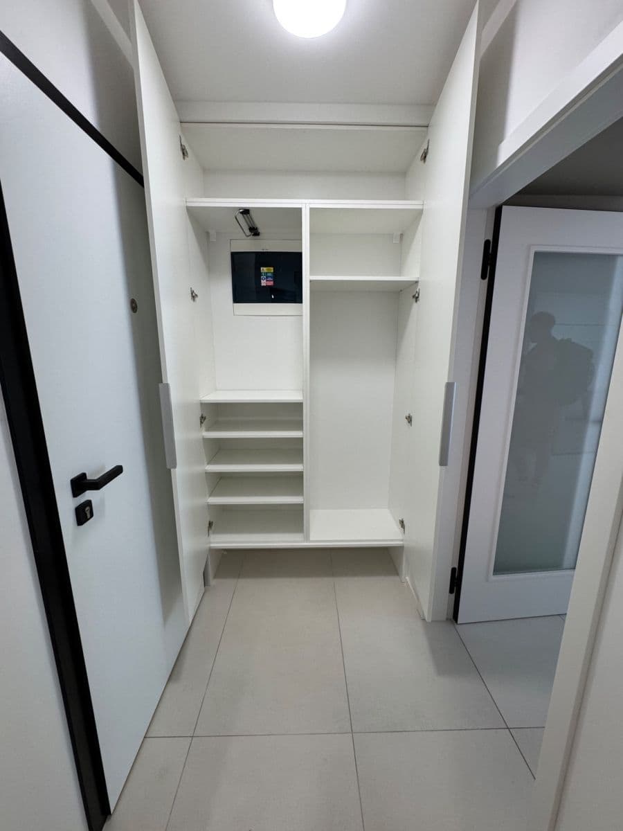 Prenájom bytu 1-izbový 29 m², Krymská, Praha, Praha Prenájom bytu 1-izbový 29 m², Krymská, Praha, Praha
