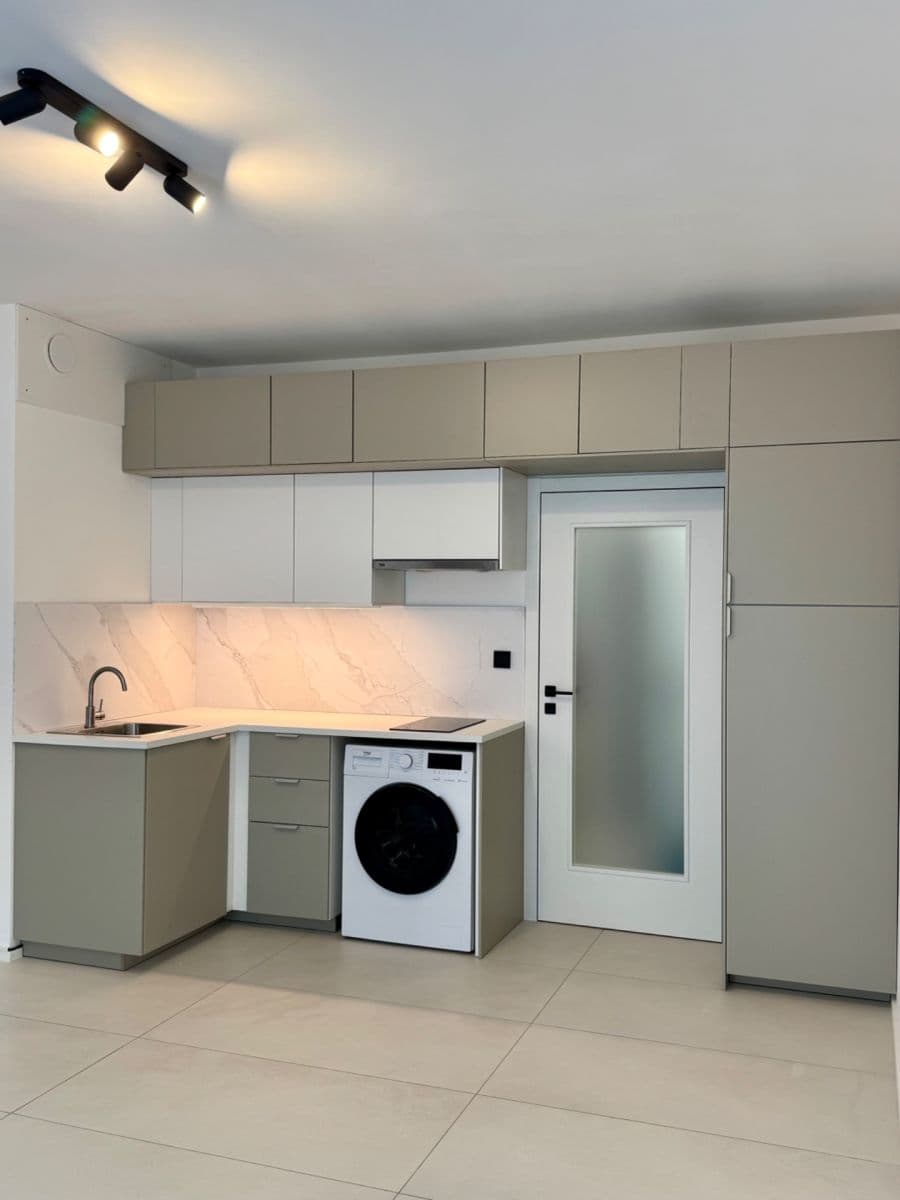 Prenájom bytu 1-izbový 29 m², Krymská, Praha, Praha Prenájom bytu 1-izbový 29 m², Krymská, Praha, Praha