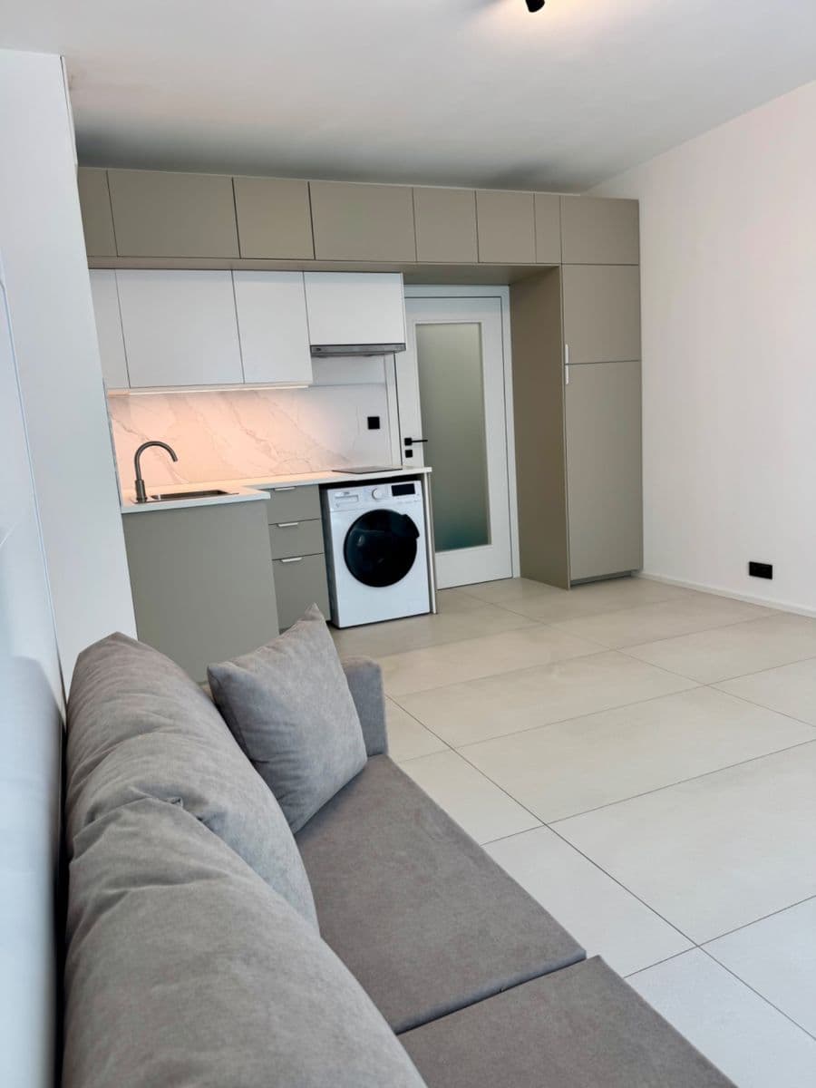 Prenájom bytu 1-izbový 29 m², Krymská, Praha, Praha Prenájom bytu 1-izbový 29 m², Krymská, Praha, Praha