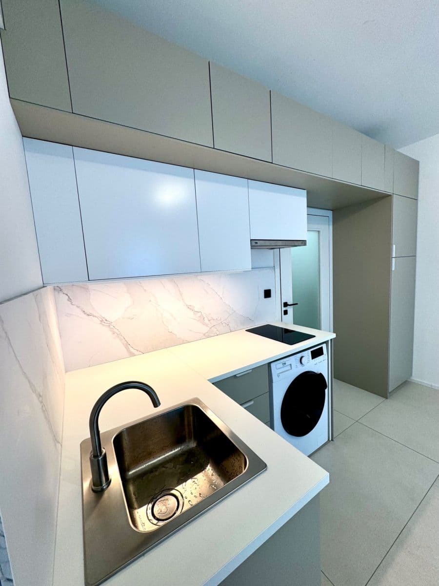 Prenájom bytu 1-izbový 29 m², Krymská, Praha, Praha Prenájom bytu 1-izbový 29 m², Krymská, Praha, Praha