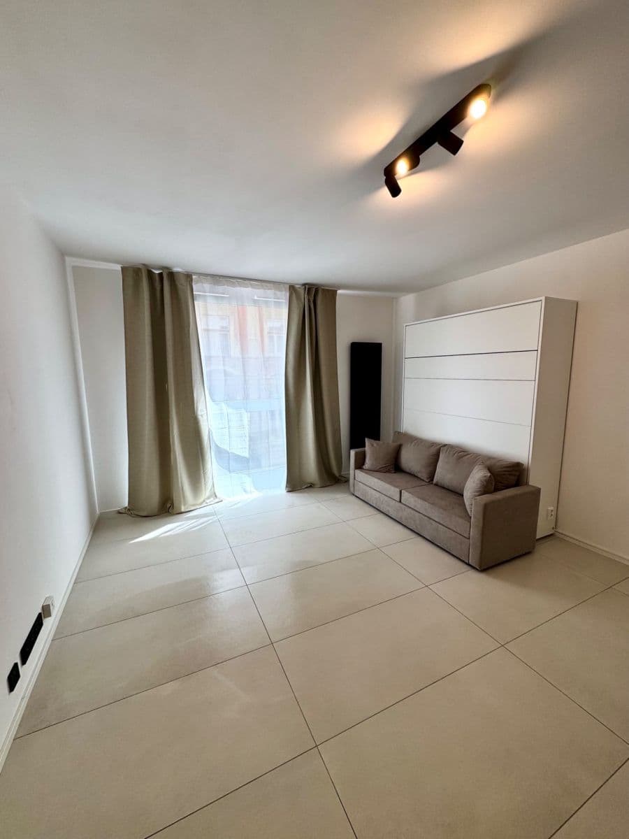 Prenájom bytu 1-izbový 29 m², Krymská, Praha, Praha Prenájom bytu 1-izbový 29 m², Krymská, Praha, Praha