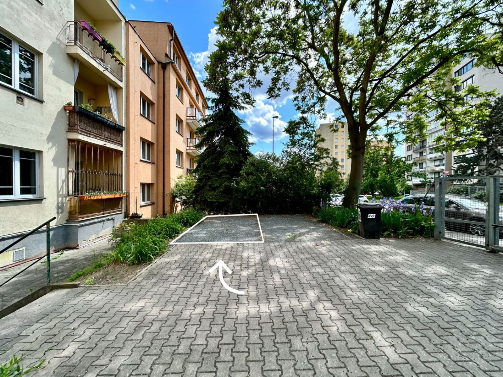 Prenájom garáže 13 m², Spojovací, Praha, Praha Prenájom garáže 13 m², Spojovací, Praha, Praha