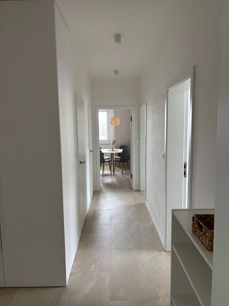 Prenájom bytu 3-izbový 70 m², Blažíčkova, Praha, Praha Prenájom bytu 3-izbový 70 m², Blažíčkova, Praha, Praha