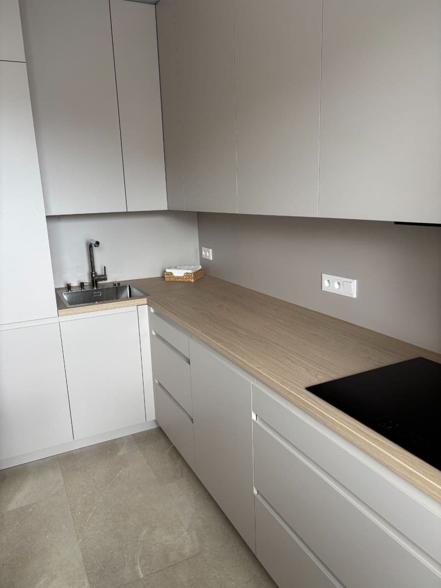 Prenájom bytu 3-izbový 70 m², Blažíčkova, Praha, Praha Prenájom bytu 3-izbový 70 m², Blažíčkova, Praha, Praha