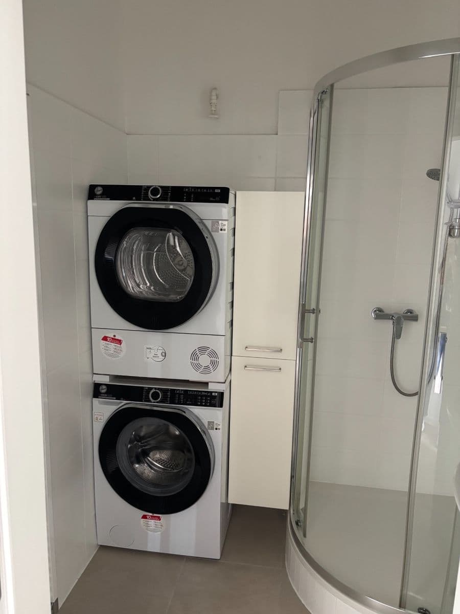 Prenájom bytu 3-izbový 70 m², Blažíčkova, Praha, Praha Prenájom bytu 3-izbový 70 m², Blažíčkova, Praha, Praha