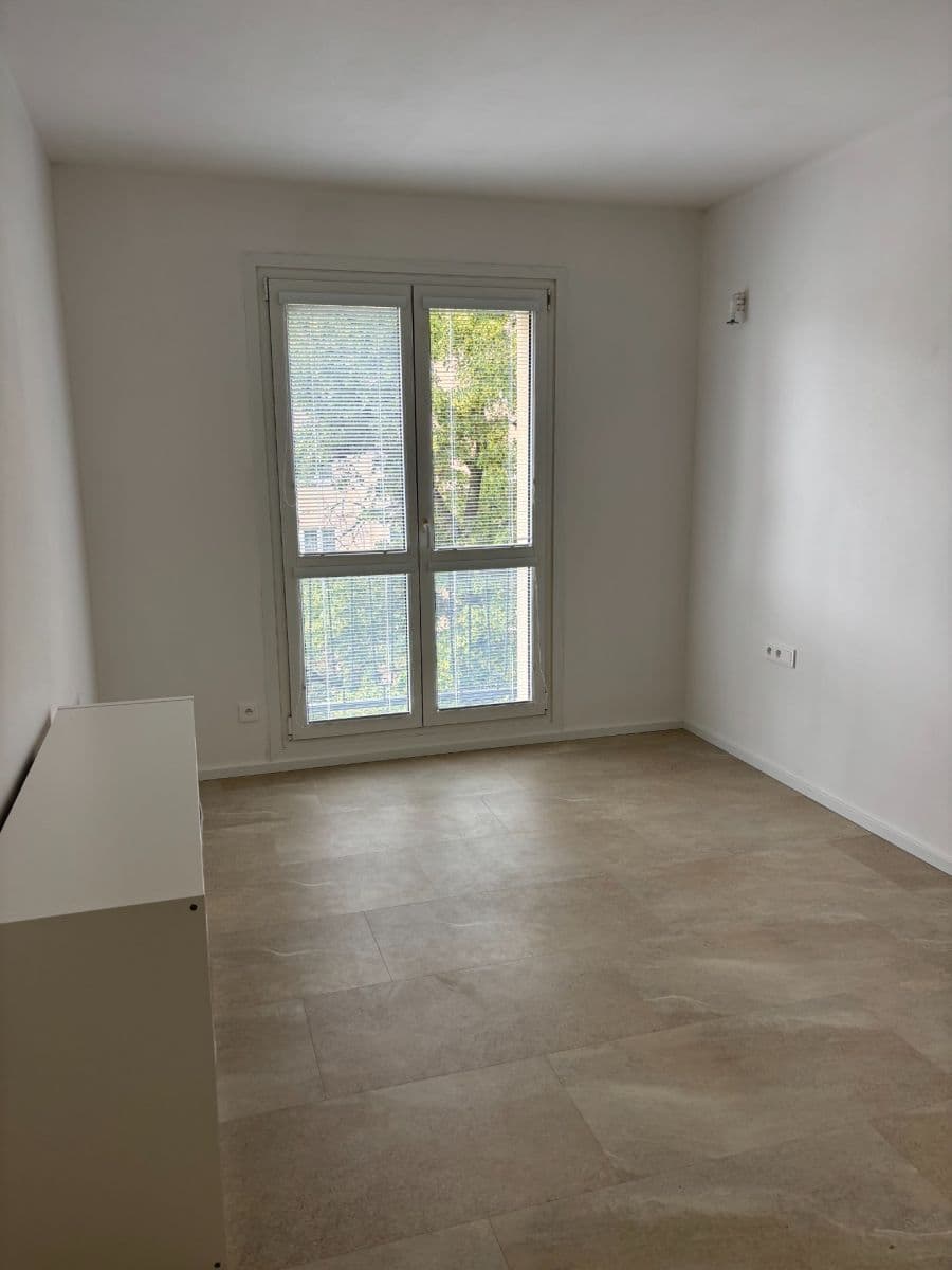 Prenájom bytu 3-izbový 70 m², Blažíčkova, Praha, Praha Prenájom bytu 3-izbový 70 m², Blažíčkova, Praha, Praha