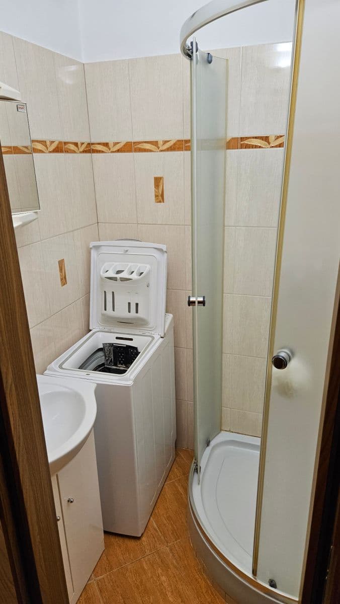 Prenájom bytu 3-izbový 60 m², Obránců míru, Kopřivnice, Moravskoslezský kraj Prenájom bytu 3-izbový 60 m², Obránců míru, Kopřivnice, Moravskoslezský kraj