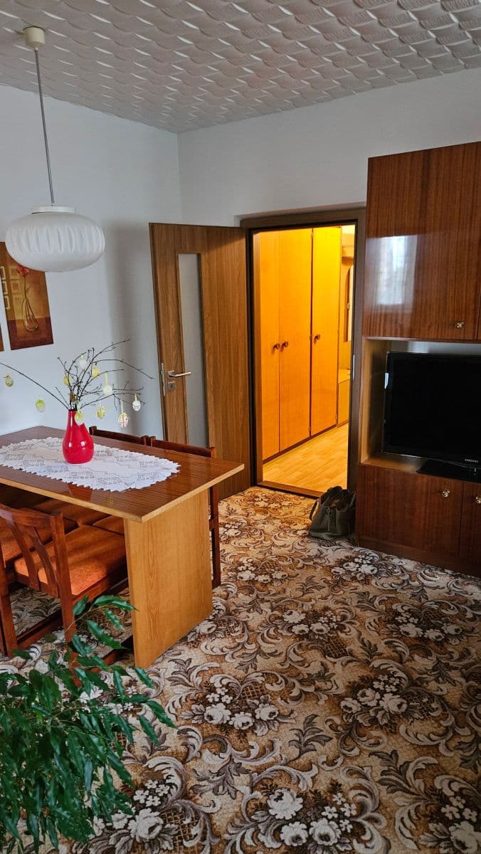 Prenájom bytu 3-izbový 60 m², Obránců míru, Kopřivnice, Moravskoslezský kraj Prenájom bytu 3-izbový 60 m², Obránců míru, Kopřivnice, Moravskoslezský kraj