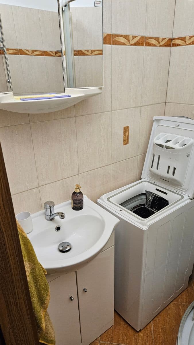 Prenájom bytu 3-izbový 60 m², Obránců míru, Kopřivnice, Moravskoslezský kraj Prenájom bytu 3-izbový 60 m², Obránců míru, Kopřivnice, Moravskoslezský kraj