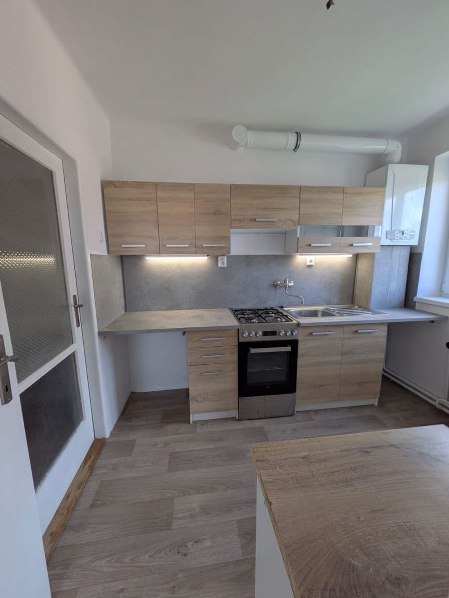 Prenájom bytu 3-izbový 65 m², Vrchlického, Roudnice nad Labem, Ústecký kraj Prenájom bytu 3-izbový 65 m², Vrchlického, Roudnice nad Labem, Ústecký kraj