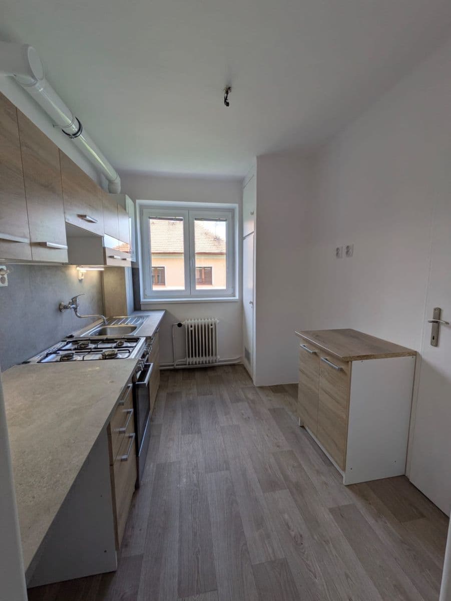 Prenájom bytu 3-izbový 65 m², Vrchlického, Roudnice nad Labem, Ústecký kraj Prenájom bytu 3-izbový 65 m², Vrchlického, Roudnice nad Labem, Ústecký kraj
