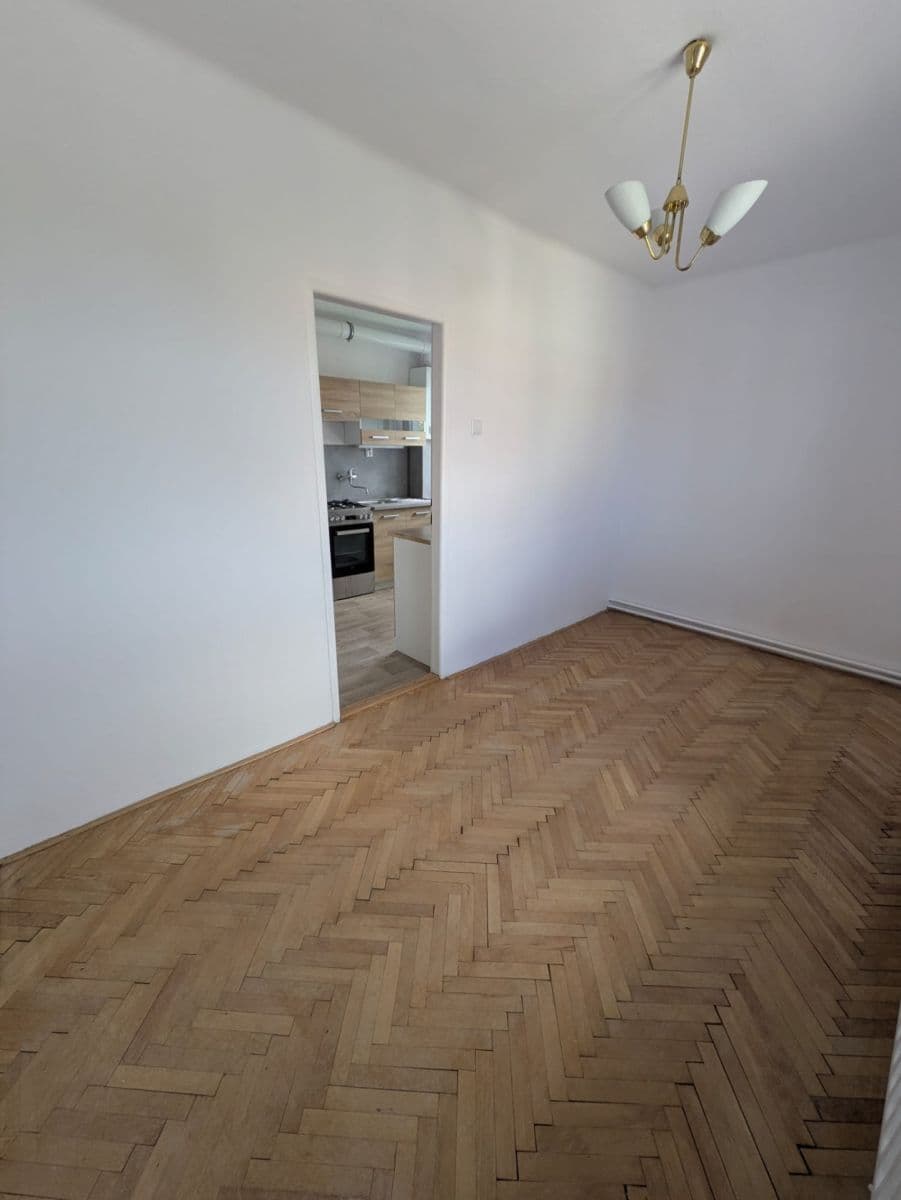 Prenájom bytu 3-izbový 65 m², Vrchlického, Roudnice nad Labem, Ústecký kraj Prenájom bytu 3-izbový 65 m², Vrchlického, Roudnice nad Labem, Ústecký kraj