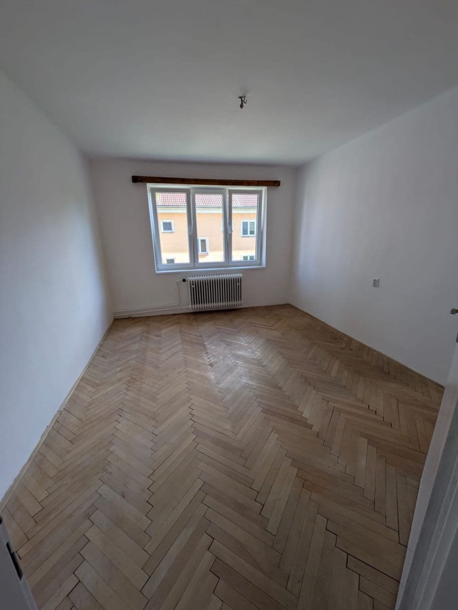 Prenájom bytu 3-izbový 65 m², Vrchlického, Roudnice nad Labem, Ústecký kraj Prenájom bytu 3-izbový 65 m², Vrchlického, Roudnice nad Labem, Ústecký kraj