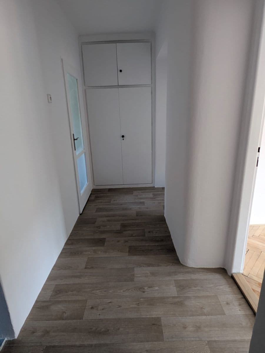 Prenájom bytu 3-izbový 65 m², Vrchlického, Roudnice nad Labem, Ústecký kraj Prenájom bytu 3-izbový 65 m², Vrchlického, Roudnice nad Labem, Ústecký kraj