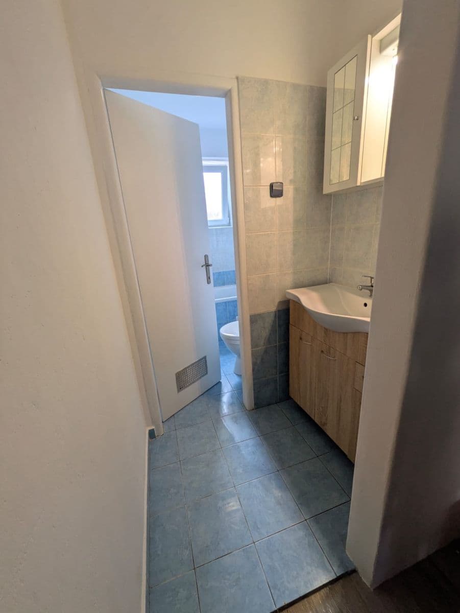 Prenájom bytu 3-izbový 65 m², Vrchlického, Roudnice nad Labem, Ústecký kraj Prenájom bytu 3-izbový 65 m², Vrchlického, Roudnice nad Labem, Ústecký kraj