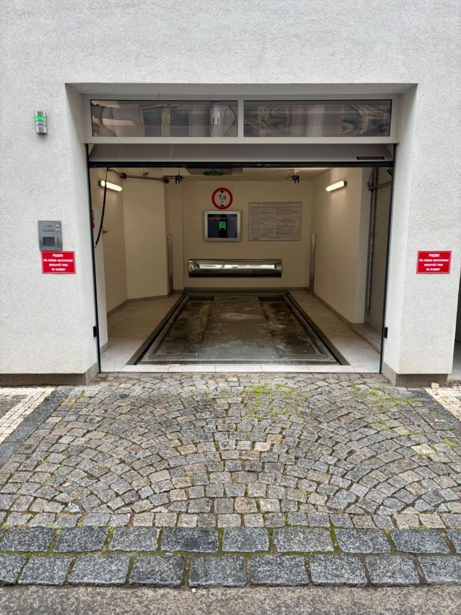 Predaj garáže 9 m², Neklanova, Praha, Praha Predaj garáže 9 m², Neklanova, Praha, Praha