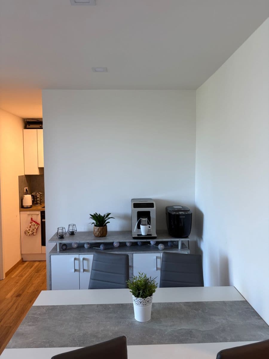 Prenájom bytu 3-izbový 61 m², Feřtekova, Praha, Praha Prenájom bytu 3-izbový 61 m², Feřtekova, Praha, Praha