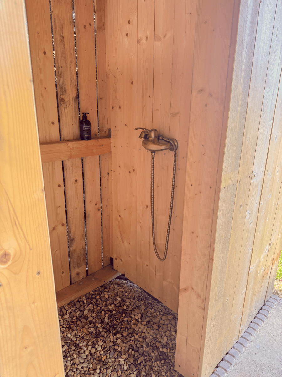 Predaj rekreačného objektu 32 m², pozemok 860 m², Tomice, Středočeský kraj Predaj rekreačného objektu 32 m², pozemok 860 m², Tomice, Středočeský kraj