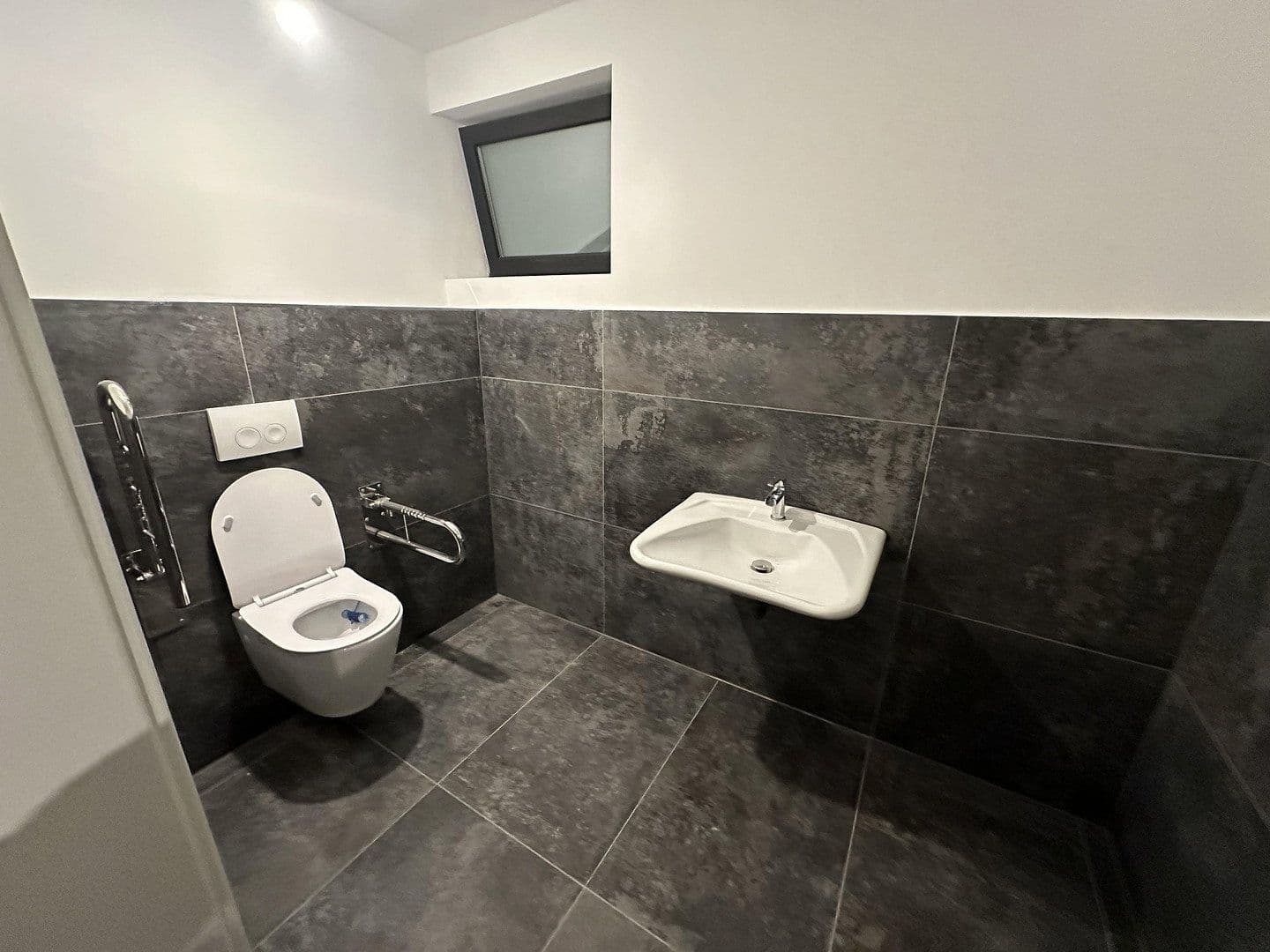 Prenájom rekreačného objektu 650 m², Eckenhagener str 45, Reichshof, Severné Porýnie - Westfálsko Prenájom rekreačného objektu 650 m², Eckenhagener str 45, Reichshof, Severné Porýnie - Westfálsko
