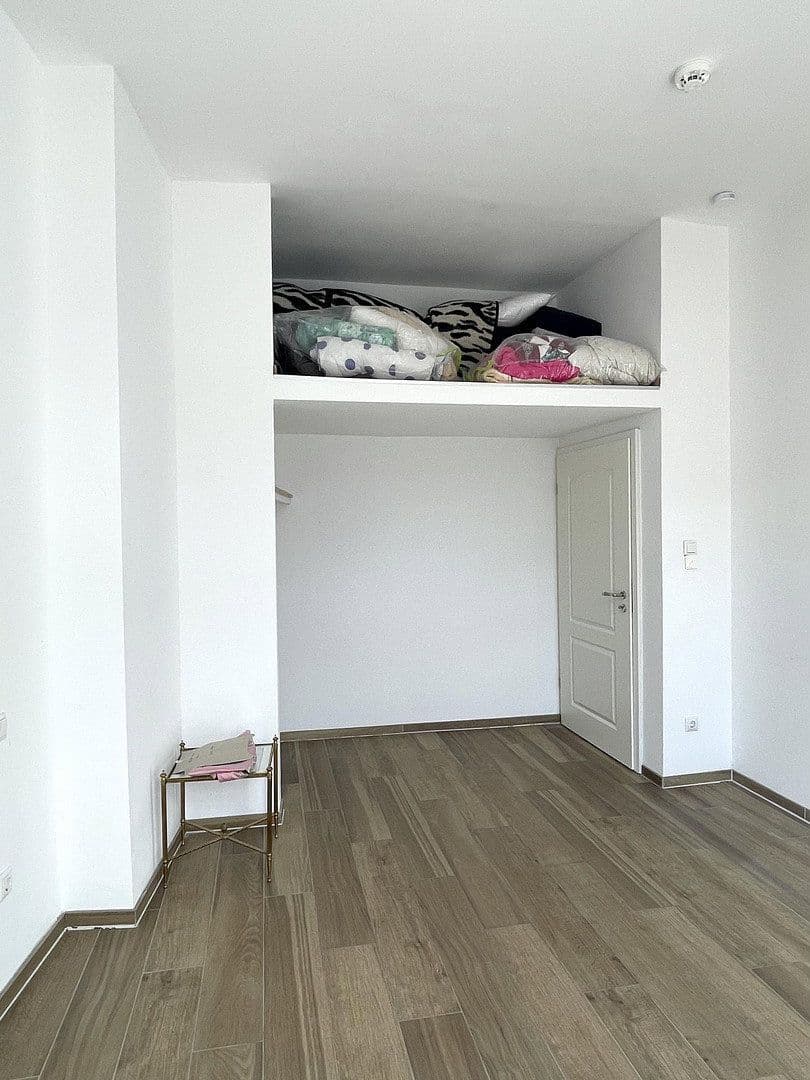 Prenájom bytu 3-izbový 90 m², Aachen, Severné Porýnie - Westfálsko Prenájom bytu 3-izbový 90 m², Aachen, Severné Porýnie - Westfálsko