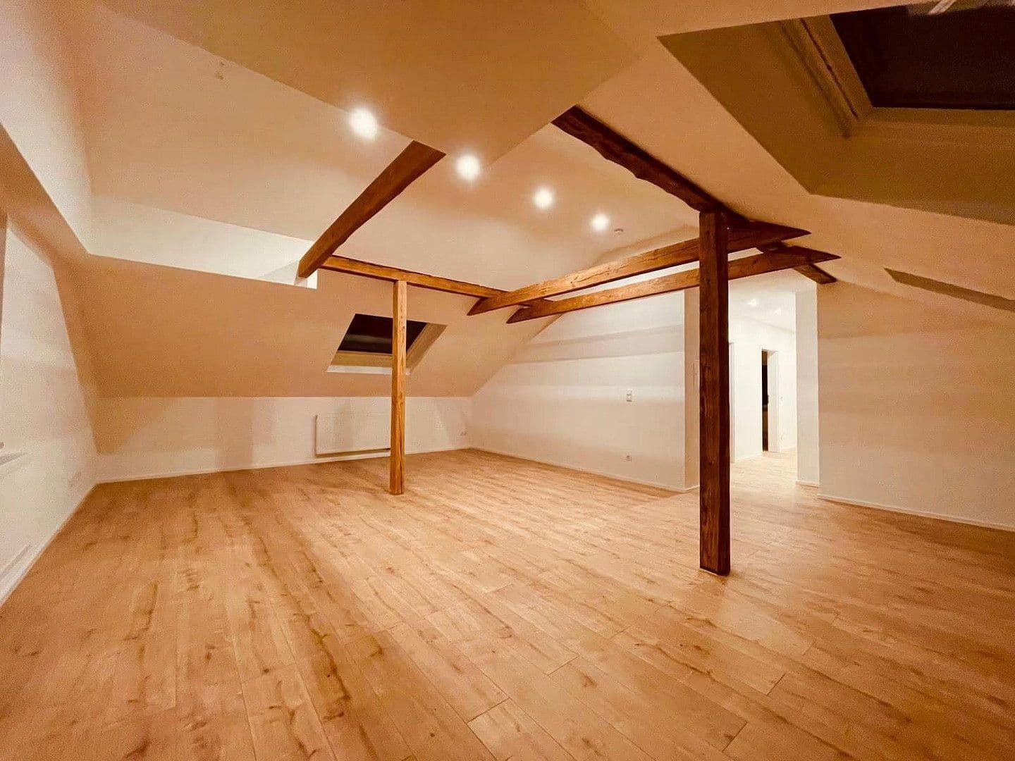 Prenájom bytu 3-izbový 75 m², Maxhütte-Haidhof, Bavorsko Prenájom bytu 3-izbový 75 m², Maxhütte-Haidhof, Bavorsko