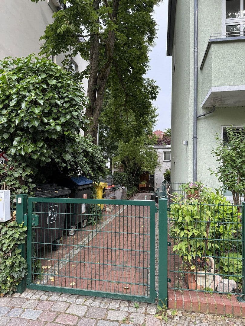 Prenájom bytu 5-izbový 89 m², Dönhoffstraße 7, Berlin, Berlín Prenájom bytu 5-izbový 89 m², Dönhoffstraße 7, Berlin, Berlín