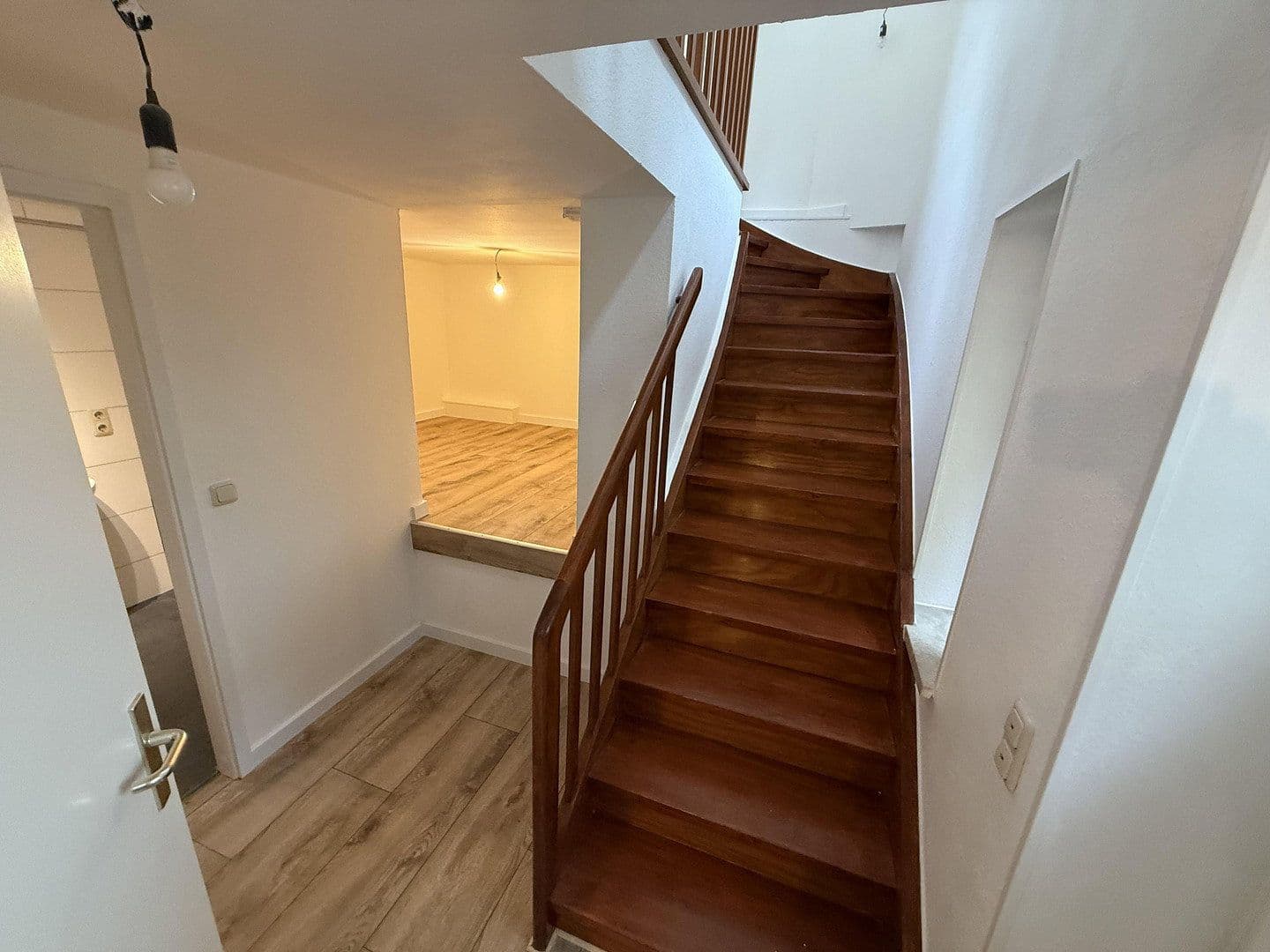 Prenájom bytu 5-izbový 89 m², Dönhoffstraße 7, Berlin, Berlín Prenájom bytu 5-izbový 89 m², Dönhoffstraße 7, Berlin, Berlín