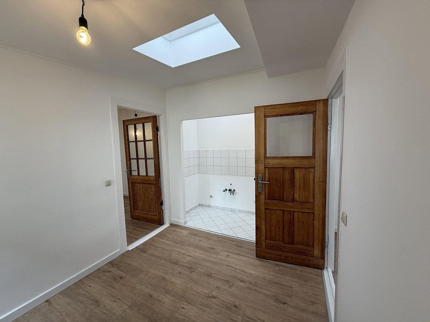 Prenájom bytu 5-izbový 89 m², Dönhoffstraße 7, Berlin, Berlín Prenájom bytu 5-izbový 89 m², Dönhoffstraße 7, Berlin, Berlín