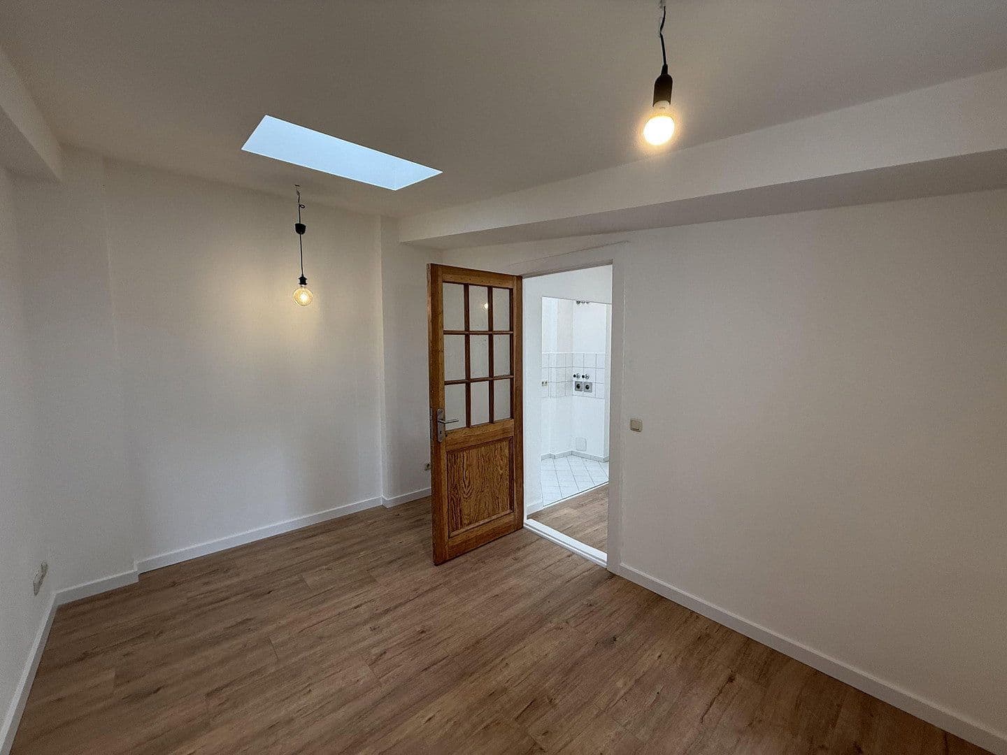 Prenájom bytu 5-izbový 89 m², Dönhoffstraße 7, Berlin, Berlín Prenájom bytu 5-izbový 89 m², Dönhoffstraße 7, Berlin, Berlín