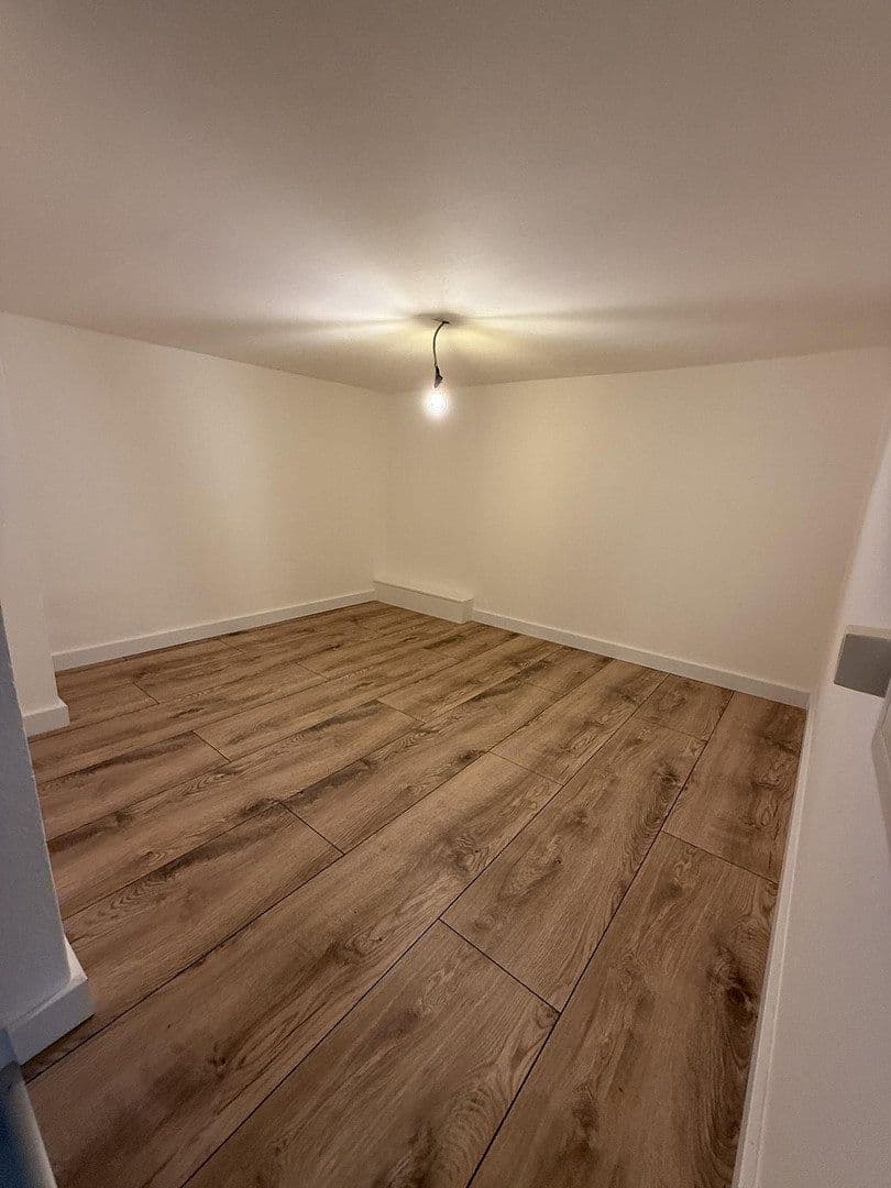 Prenájom bytu 5-izbový 89 m², Dönhoffstraße 7, Berlin, Berlín Prenájom bytu 5-izbový 89 m², Dönhoffstraße 7, Berlin, Berlín
