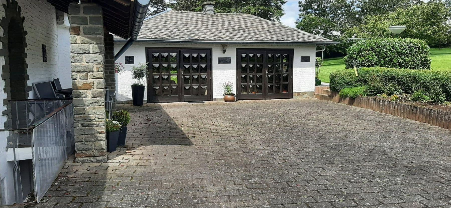 Predaj domu 172 m², pozemek 13.498 m², Ahrstraße 22, Oberehe-Stroheich, Porýnie-Falcko Predaj domu 172 m², pozemek 13.498 m², Ahrstraße 22, Oberehe-Stroheich, Porýnie-Falcko