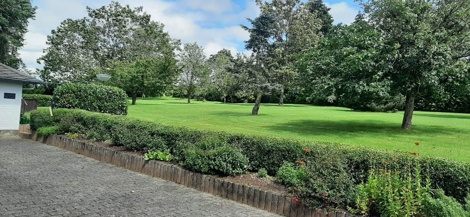 Predaj domu 172 m², pozemek 13.498 m², Ahrstraße 22, Oberehe-Stroheich, Porýnie-Falcko Predaj domu 172 m², pozemek 13.498 m², Ahrstraße 22, Oberehe-Stroheich, Porýnie-Falcko