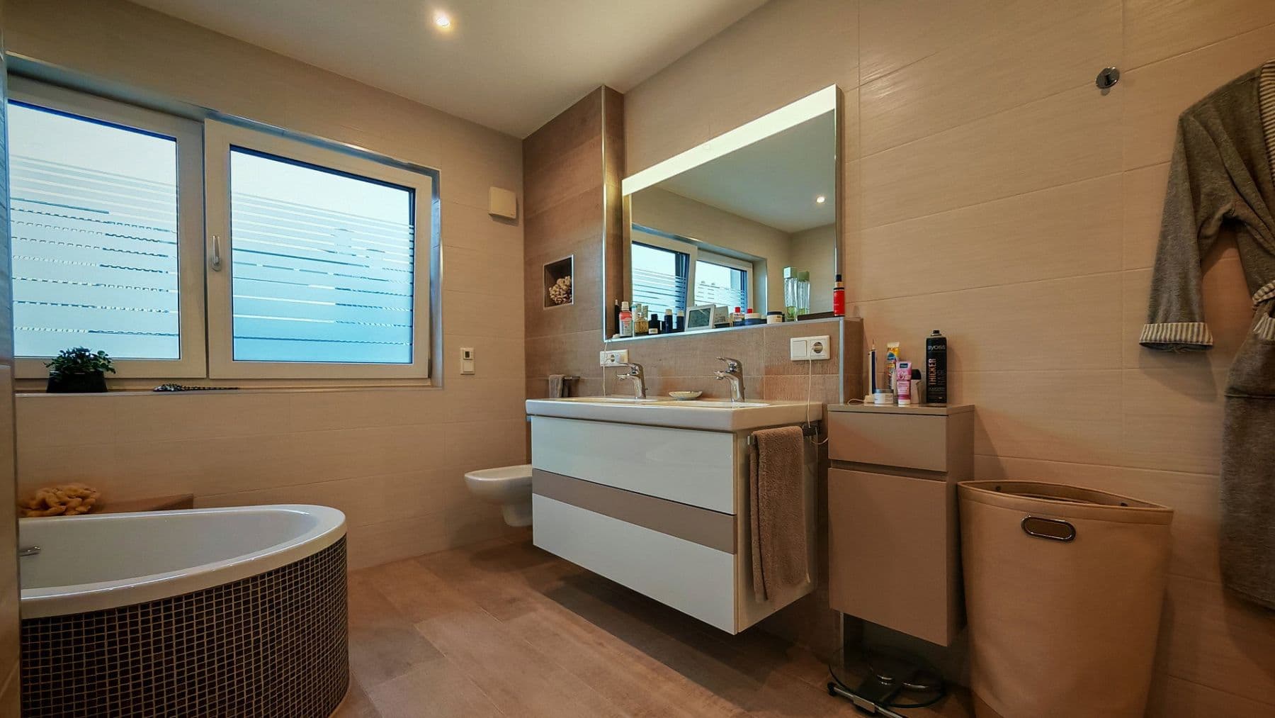 Predaj domu 125 m², pozemek 180 m², Altdorf bei Nürnberg, Bavorsko Predaj domu 125 m², pozemek 180 m², Altdorf bei Nürnberg, Bavorsko
