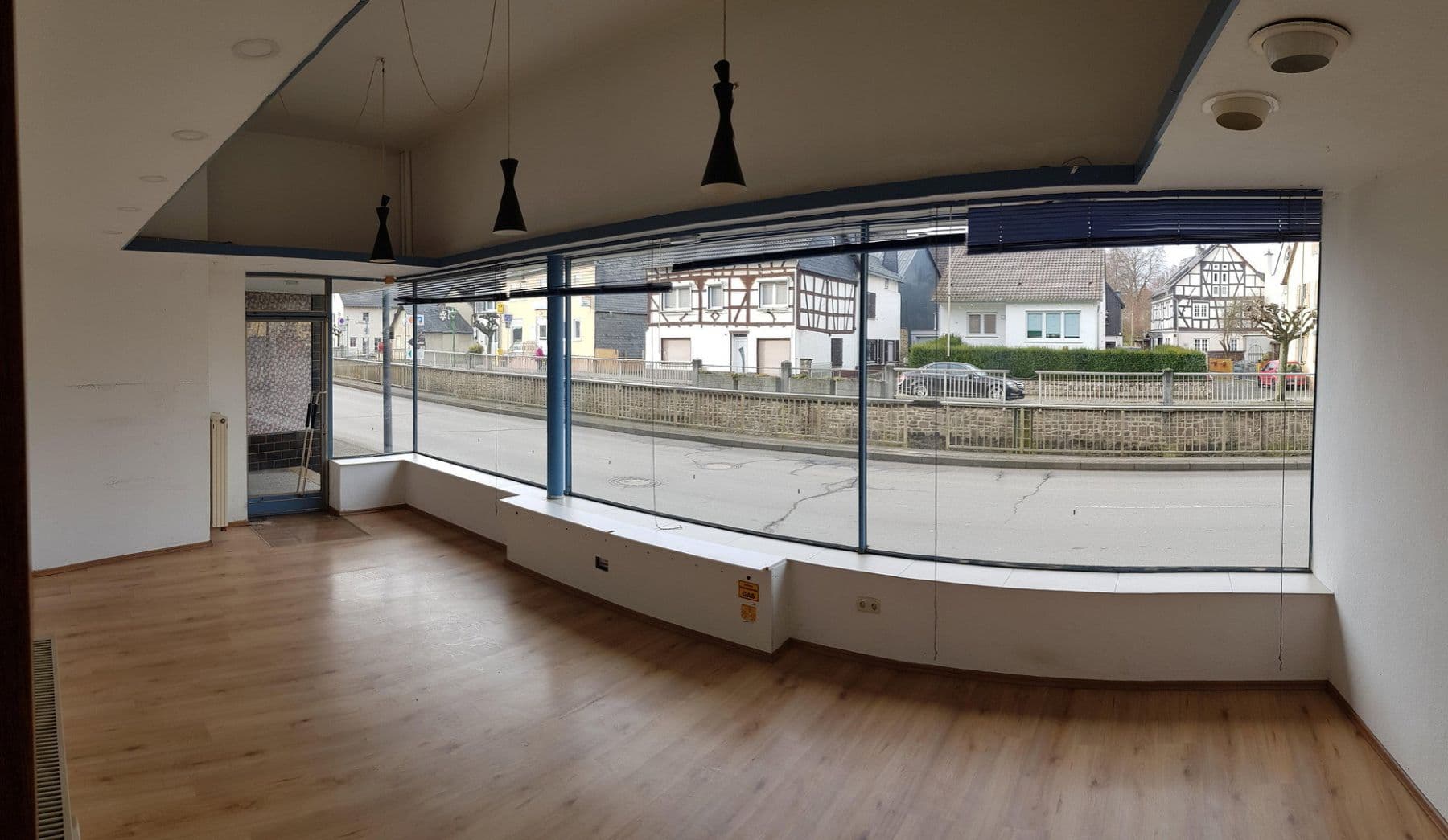 Predaj domu 178 m², pozemek 133 m², Hauptstrasse 39, Miehlen, Porýnie-Falcko Predaj domu 178 m², pozemek 133 m², Hauptstrasse 39, Miehlen, Porýnie-Falcko