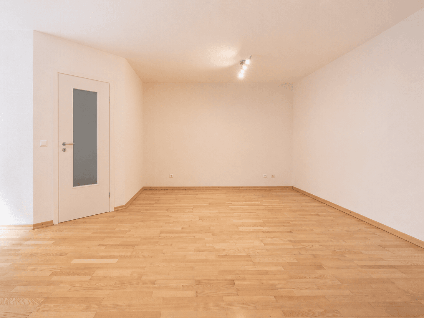 Prenájom bytu 3-izbový 63 m², Stuttgart, Bádensko-Wurttembersko Prenájom bytu 3-izbový 63 m², Stuttgart, Bádensko-Wurttembersko