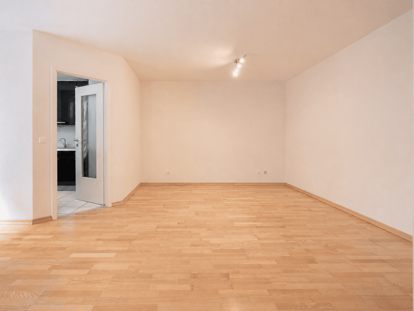 Prenájom bytu 3-izbový 63 m², Stuttgart, Bádensko-Wurttembersko Prenájom bytu 3-izbový 63 m², Stuttgart, Bádensko-Wurttembersko