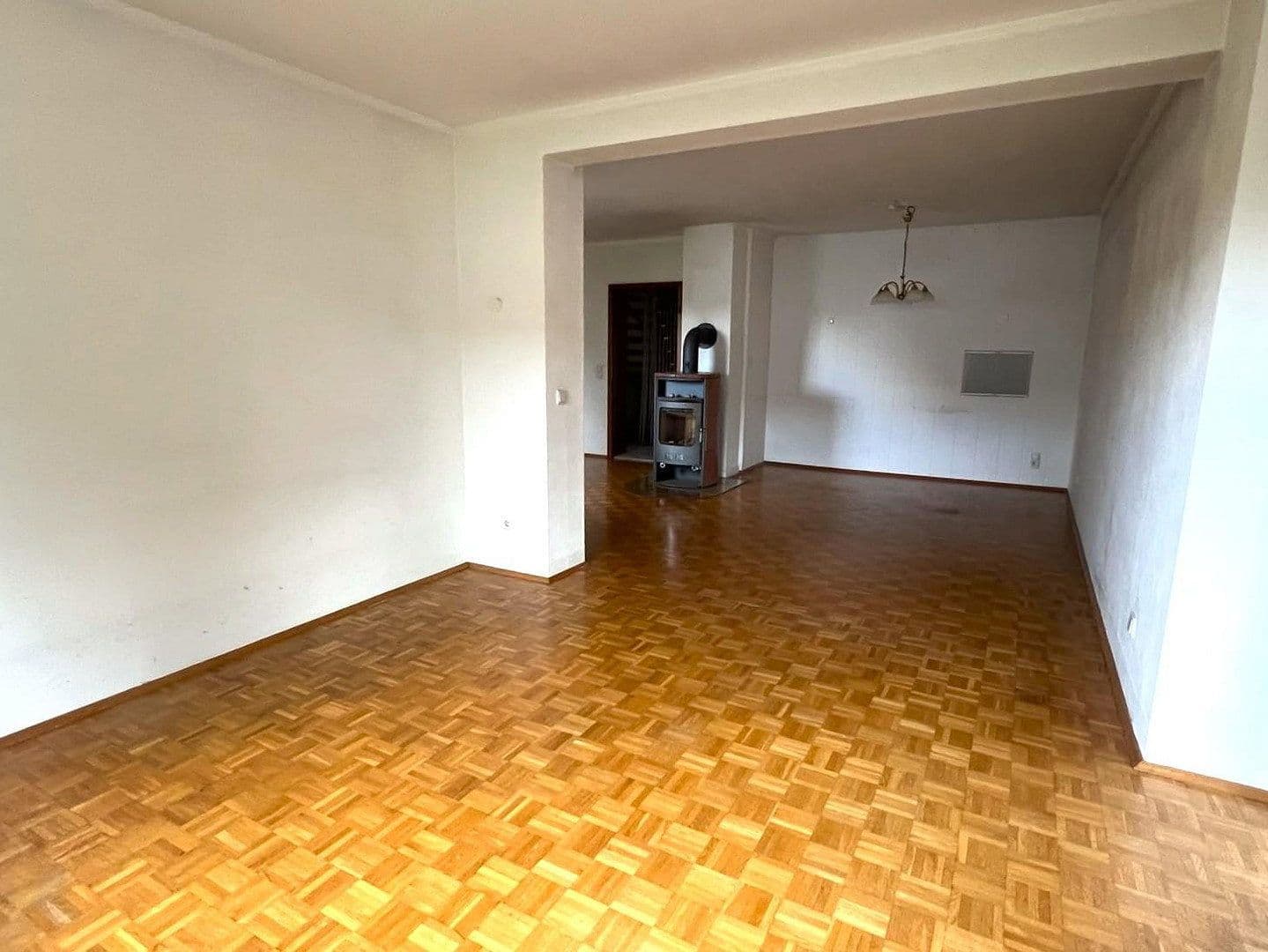 Predaj domu 110 m², pozemek 324 m², Schwalbach am Taunus, Hesensko Predaj domu 110 m², pozemek 324 m², Schwalbach am Taunus, Hesensko