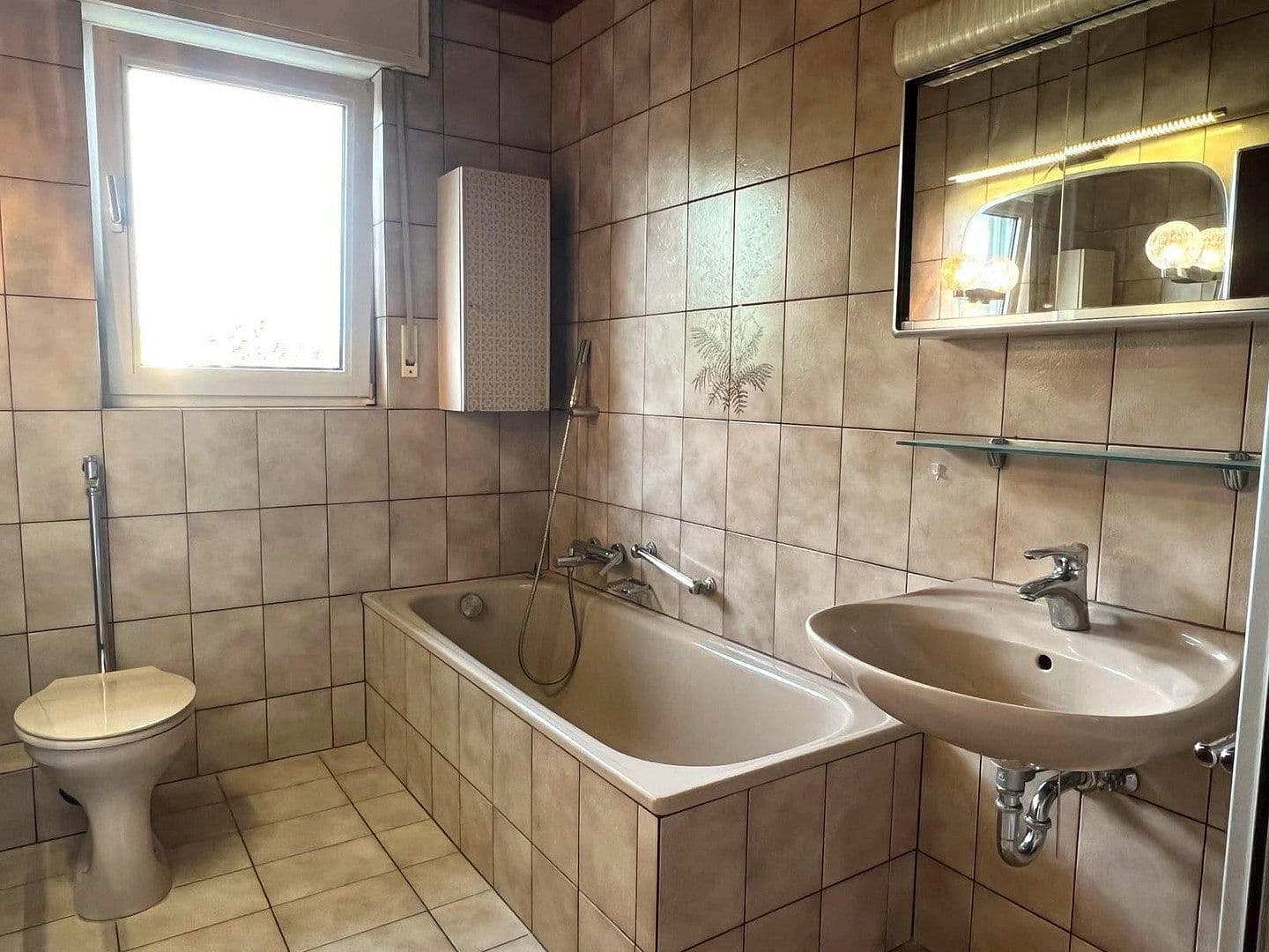 Predaj domu 110 m², pozemek 324 m², Schwalbach am Taunus, Hesensko Predaj domu 110 m², pozemek 324 m², Schwalbach am Taunus, Hesensko