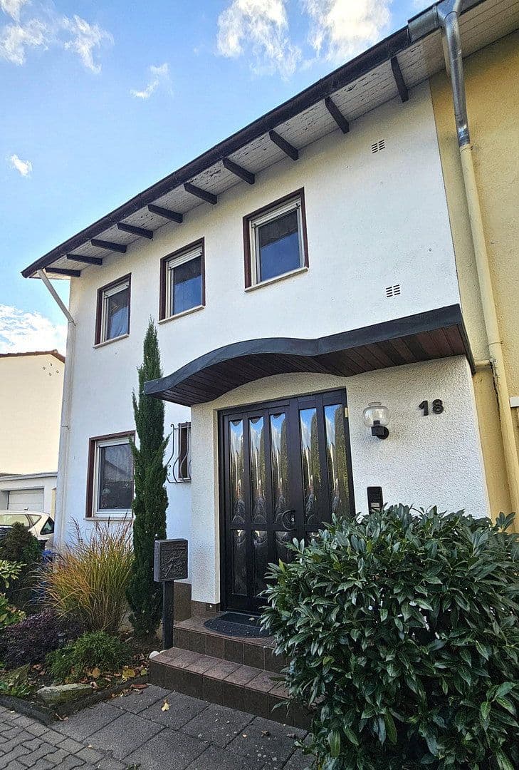 Predaj domu 110 m², pozemek 324 m², Schwalbach am Taunus, Hesensko Predaj domu 110 m², pozemek 324 m², Schwalbach am Taunus, Hesensko