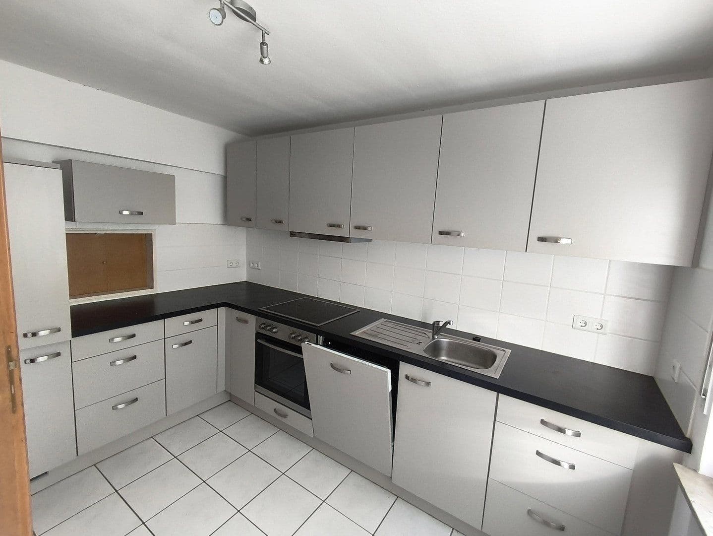 Predaj domu 150 m², pozemek 296 m², Neubruchstraße 16, Puchheim, Bavorsko Predaj domu 150 m², pozemek 296 m², Neubruchstraße 16, Puchheim, Bavorsko