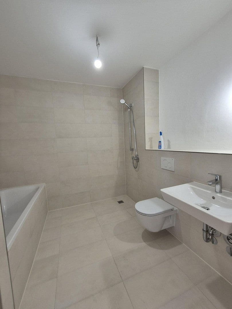 Prenájom bytu 3-izbový 77 m², Schillerstr. 21, Berlin, Berlín Prenájom bytu 3-izbový 77 m², Schillerstr. 21, Berlin, Berlín