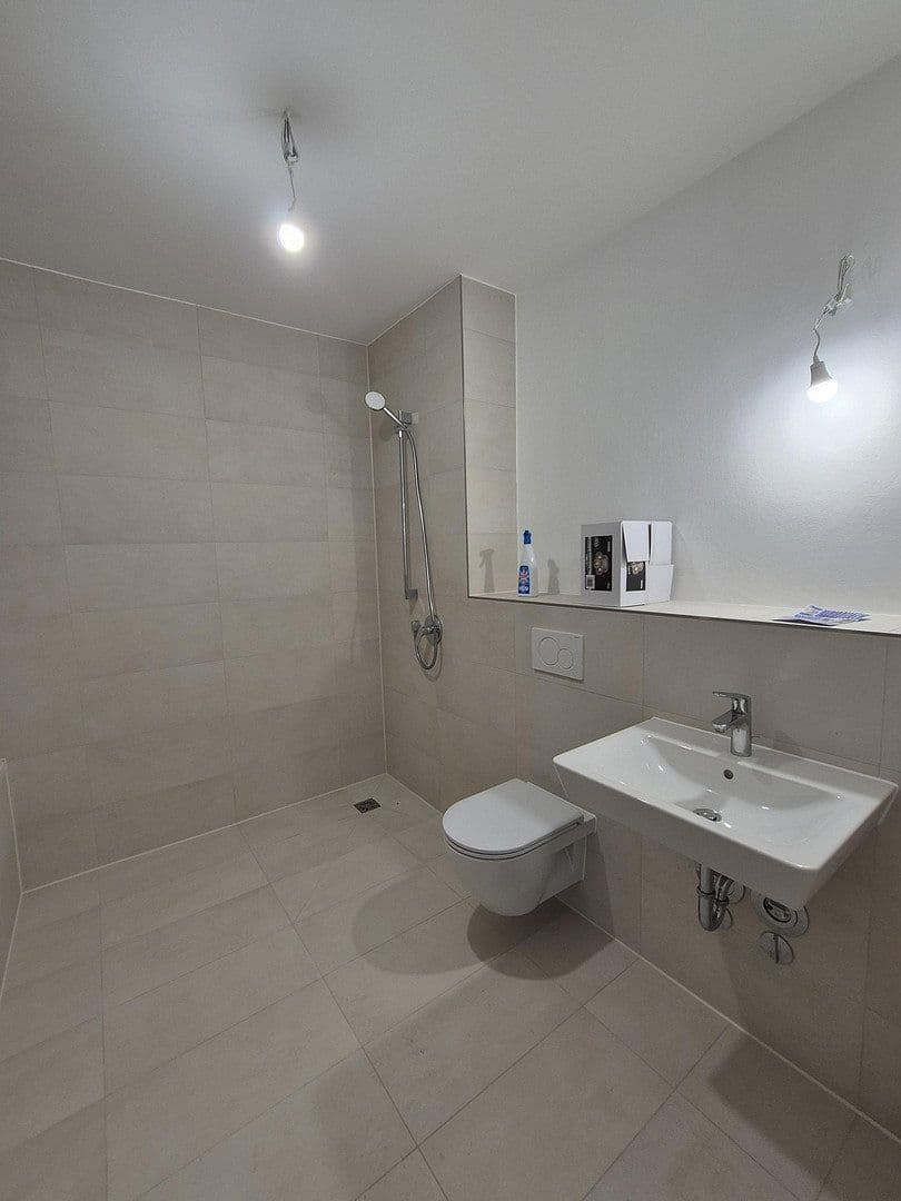 Prenájom bytu 3-izbový 77 m², Schillerstr. 21, Berlin, Berlín Prenájom bytu 3-izbový 77 m², Schillerstr. 21, Berlin, Berlín