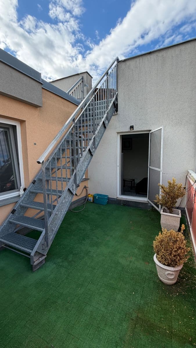 Prenájom bytu 3-izbový 80 m², V Osikách, Praha, Praha Prenájom bytu 3-izbový 80 m², V Osikách, Praha, Praha