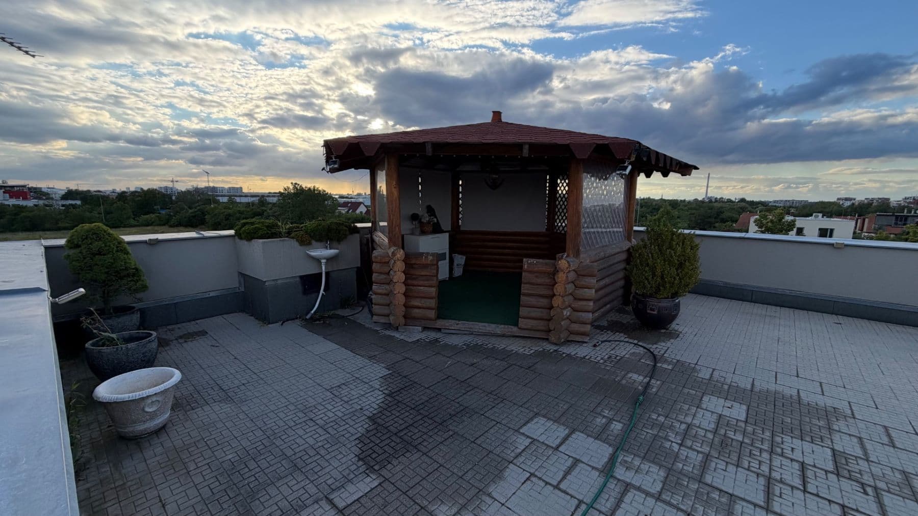 Prenájom bytu 3-izbový 80 m², V Osikách, Praha, Praha Prenájom bytu 3-izbový 80 m², V Osikách, Praha, Praha